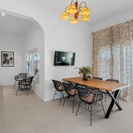 Excelsio Omis Riviera Stanici