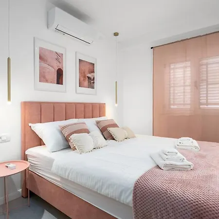 Excelsio Omis Riviera Stanici