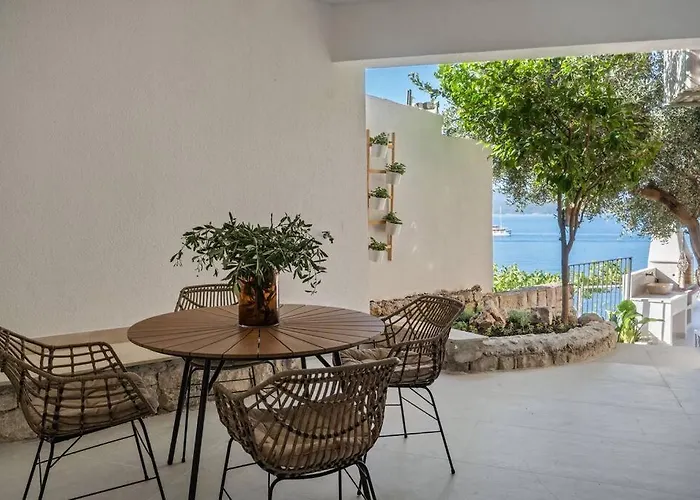 Excelsio Omis Riviera Stanici